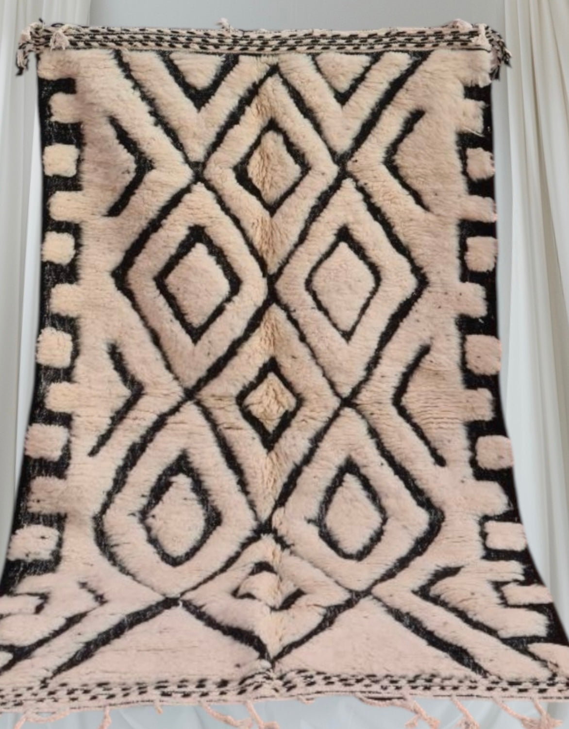Beni Ouarain Rug size 250 x 150 cm || 8.2 x 4.92 ft