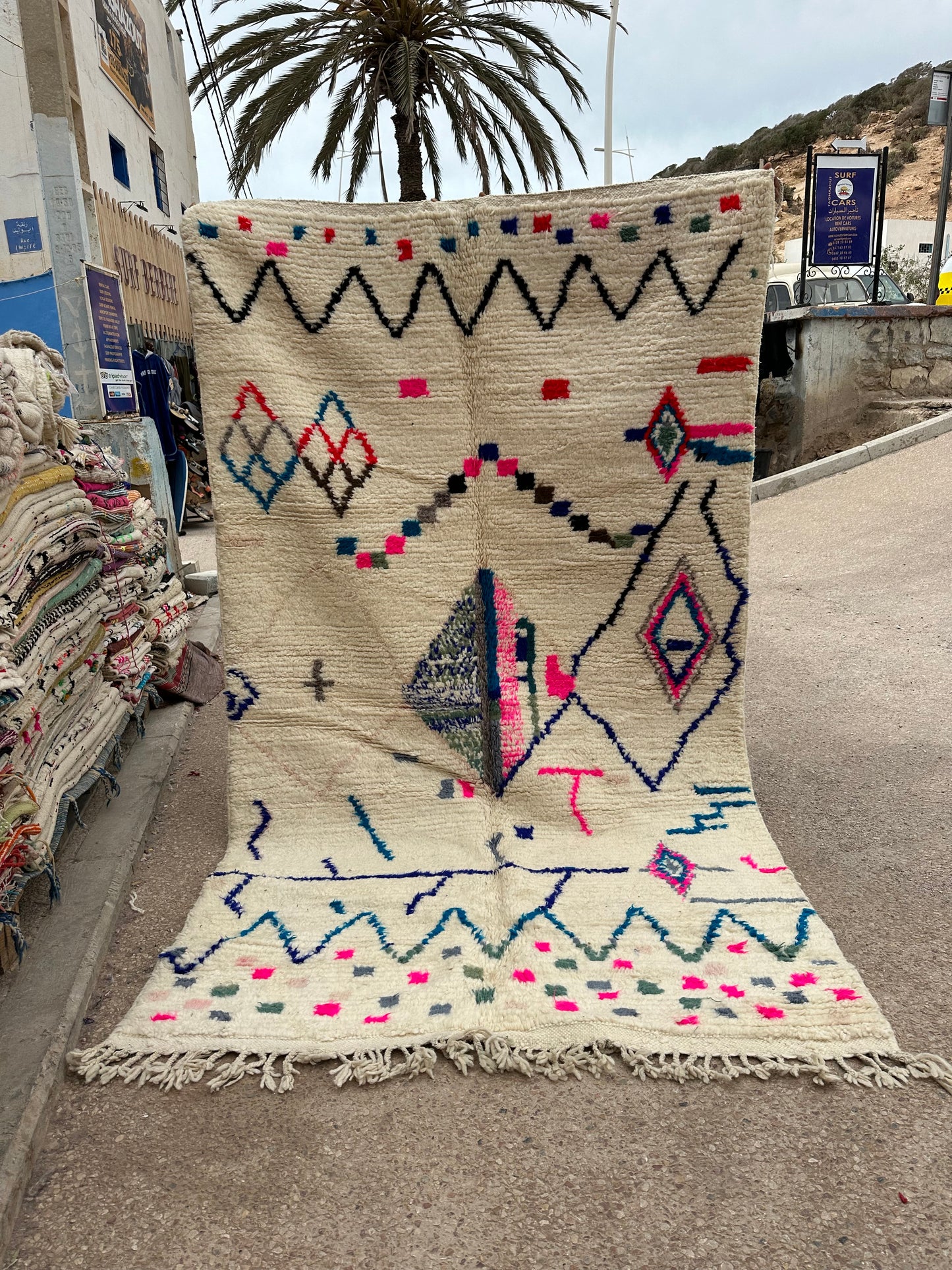Handmade Azilal Rug, size 250 x 150 cm || 8.2 x 4.92 ft