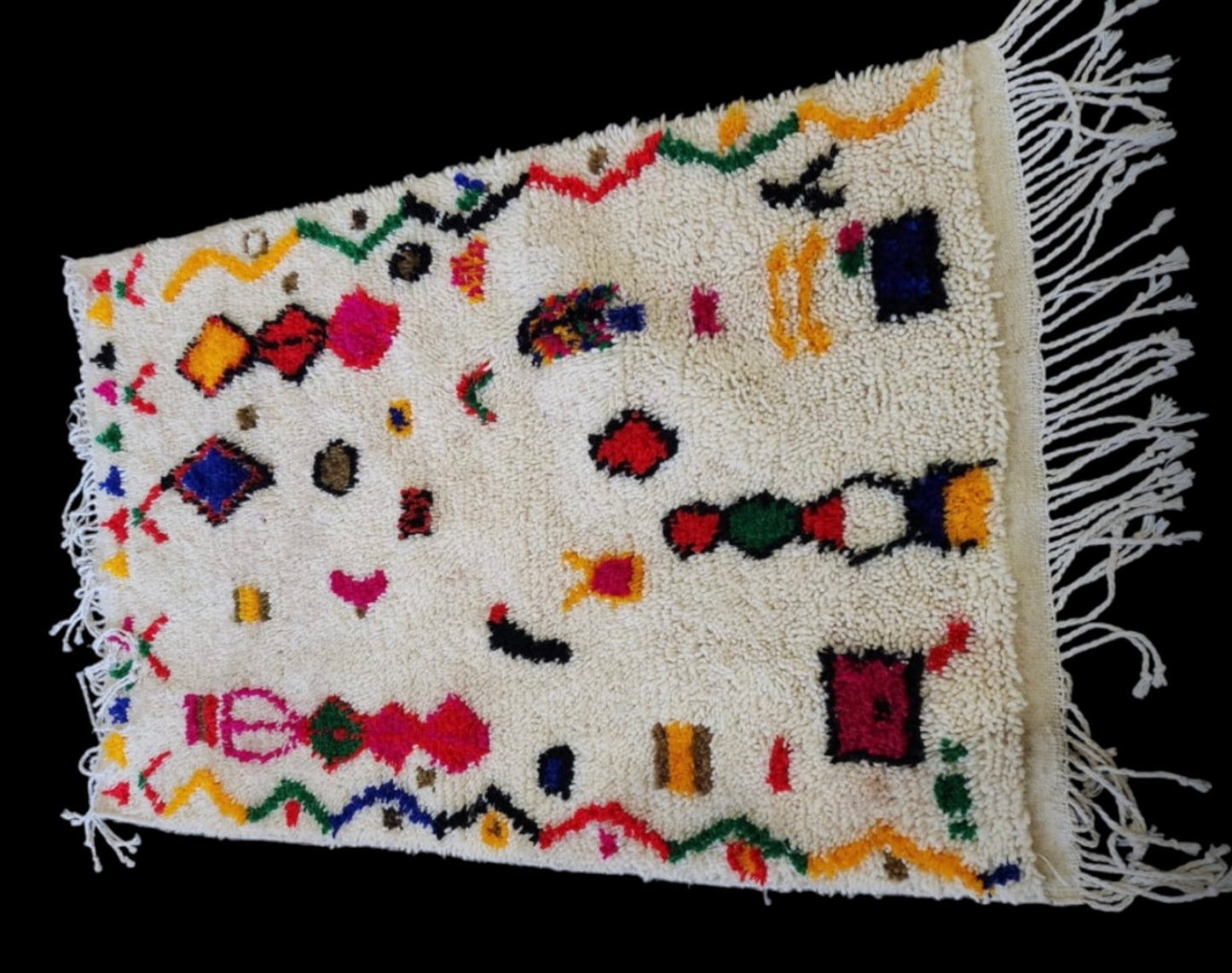 Handmade Azilal Rug, size 150 x 100 cm (4.92 x 3.28 ft)