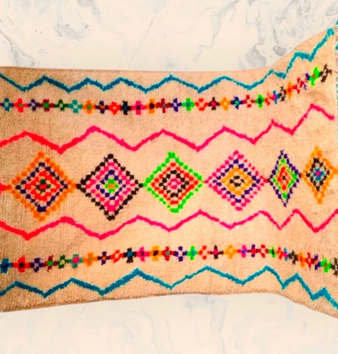 Handmade Azilal Rug, size 250 x 150 cm || 8.2 x 4.92 ft