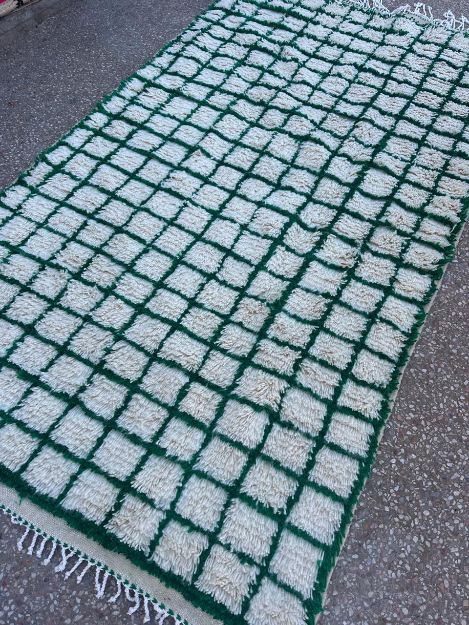 Handmade Azilal Rug, size 250 x 150 cm || 8.2 x 4.92 ft