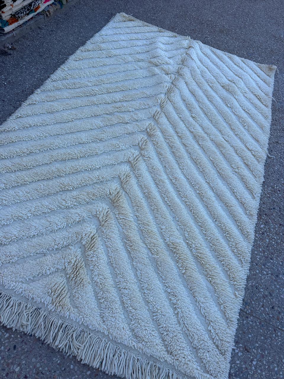 Beni Ouarain Rug size 250 x 150 cm || 8.2 x 4.92 ft