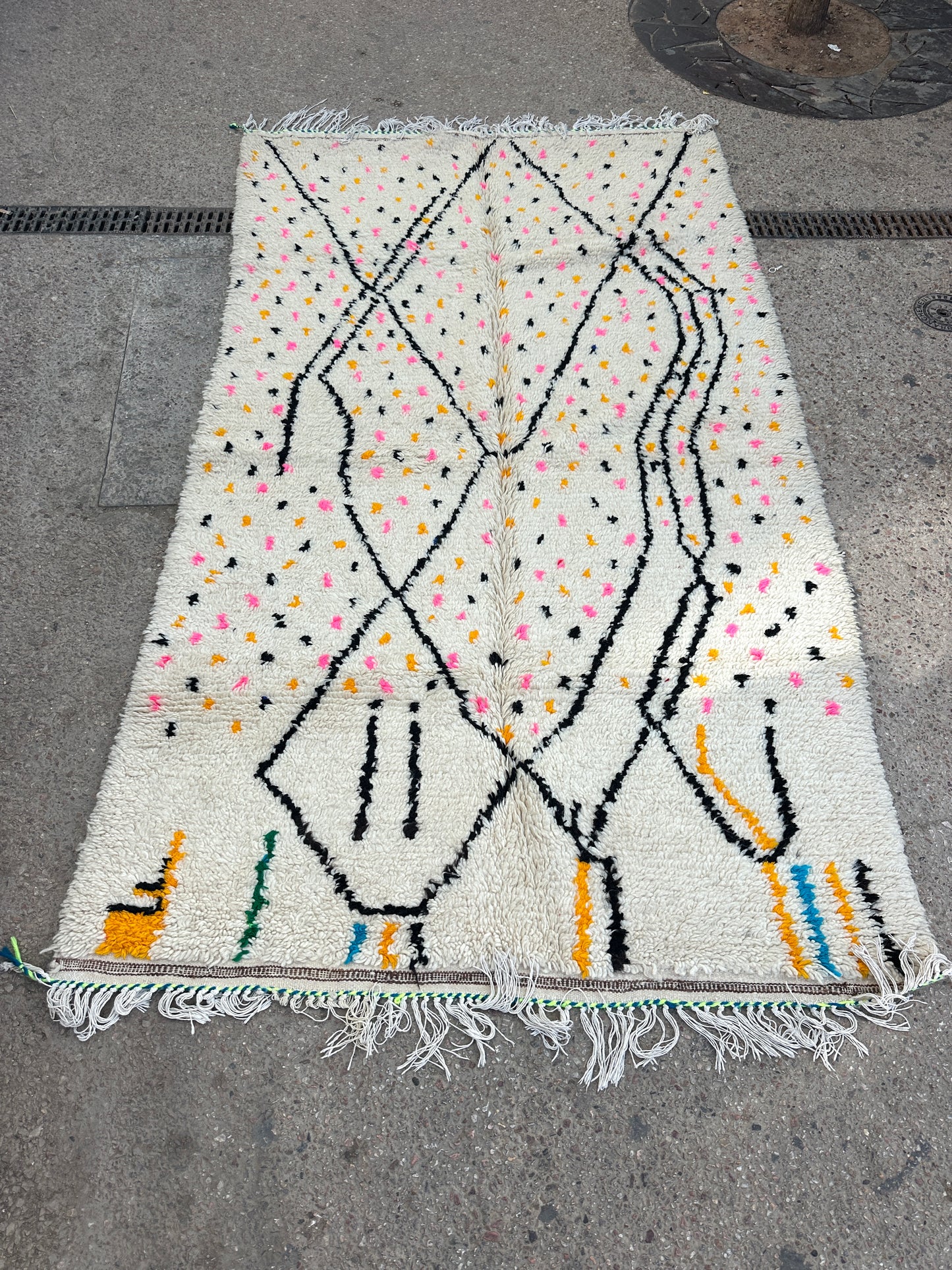 Handmade Azilal Rug, size 250 x 150 cm || 8.2 x 4.92 ft