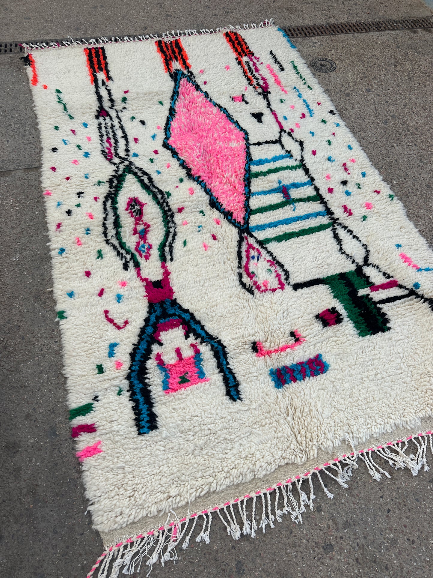 Handmade Azilal Rug, size 250 x 150 cm || 8.2 x 4.92 ft