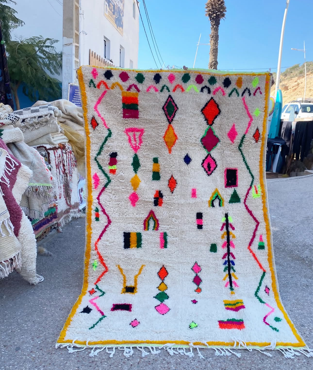 Handmade Azilal Rug, size 250 x 150 cm || 8.2 x 4.92 ft