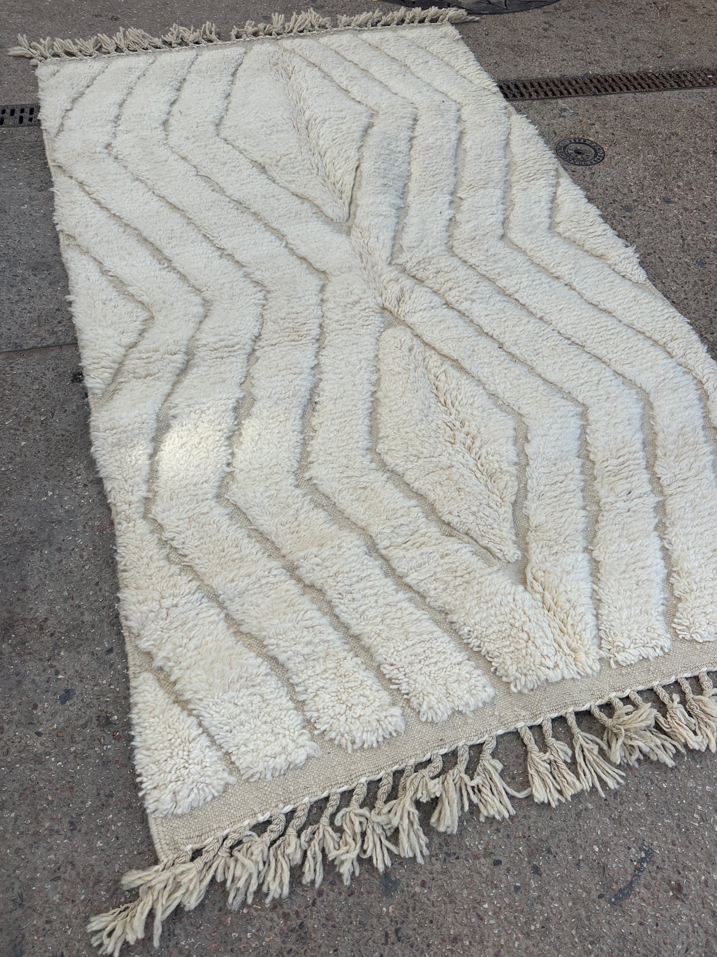 Handmade Beni Ouarain, size 250 x 150 cm || 8.2 x 4.92 ft