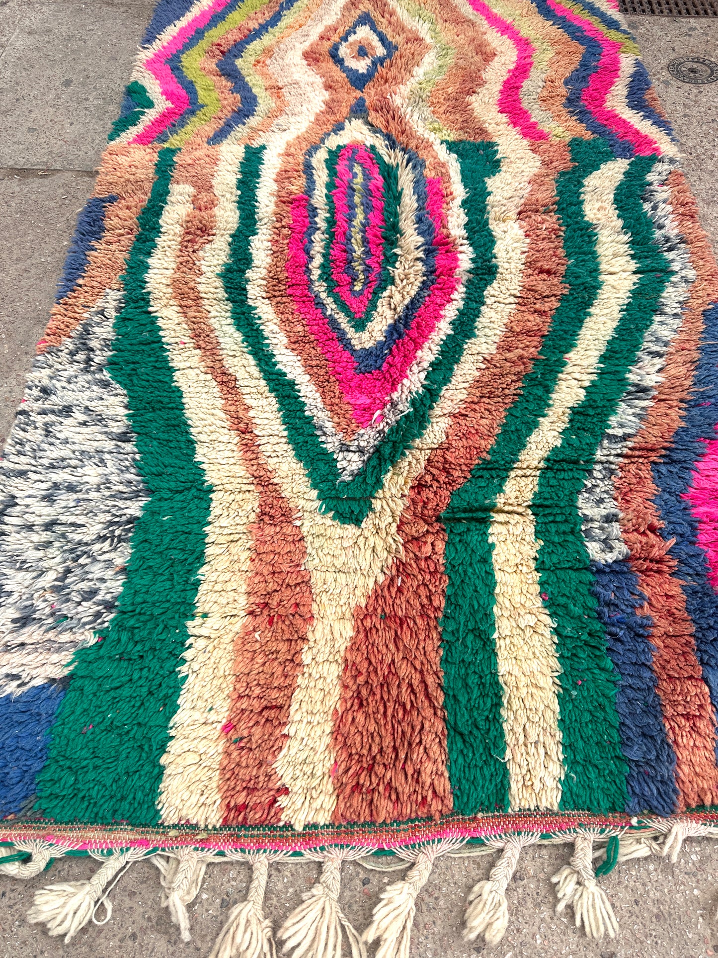 Handmade Beni Ouarain, size 250 x 150 cm || 8.2 x 4.92 ft