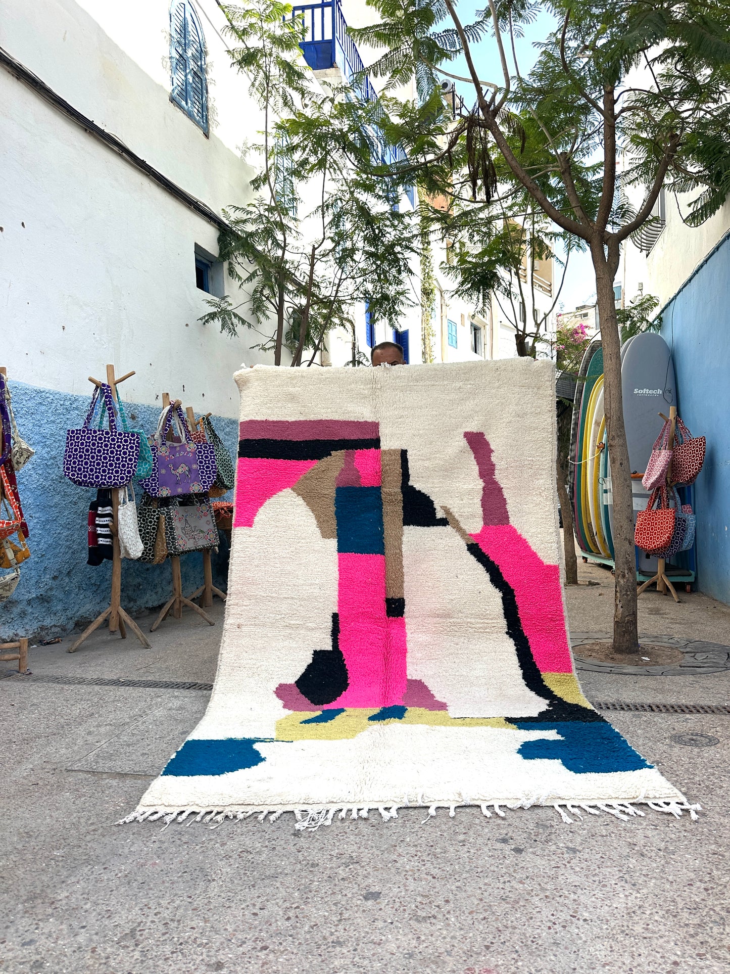 Handmade Azilal Rug, size 250 x 150 cm || 8.2 x 4.92 ft
