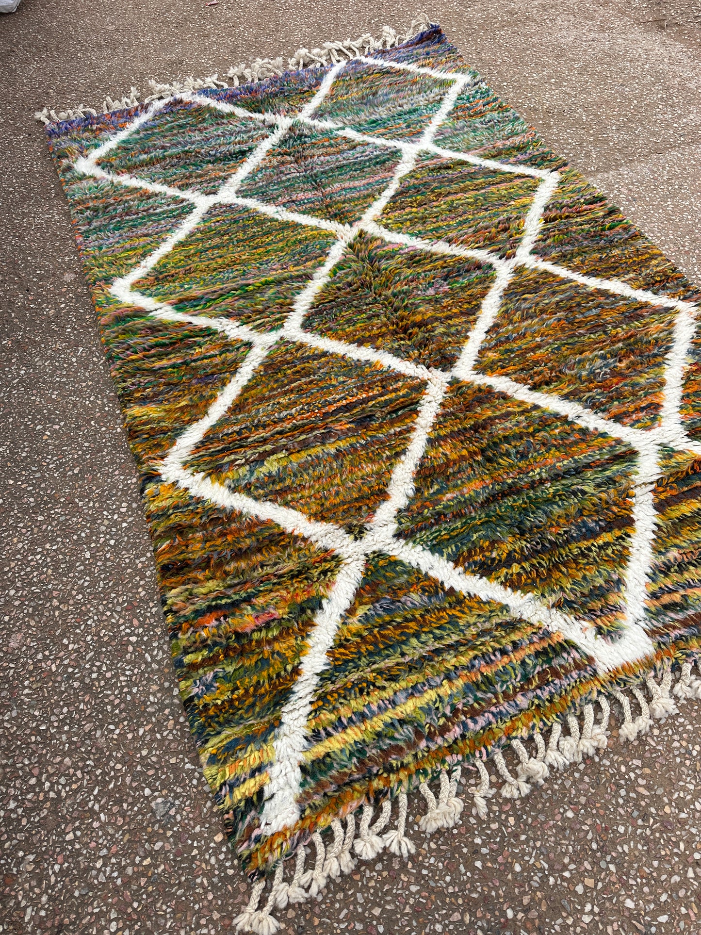 Handmade Azilal Rug, size 250 x 150 cm || 8.2 x 4.92 ft