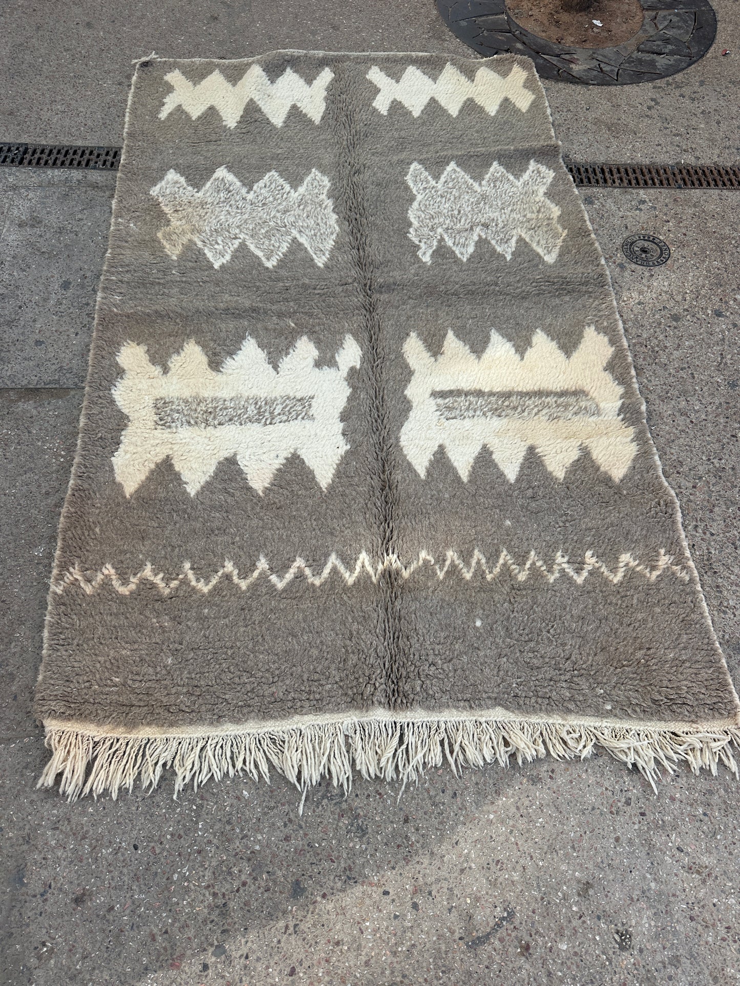 Handmade Beni Ouarain, size 250 x 150 cm || 8.2 x 4.92 ft
