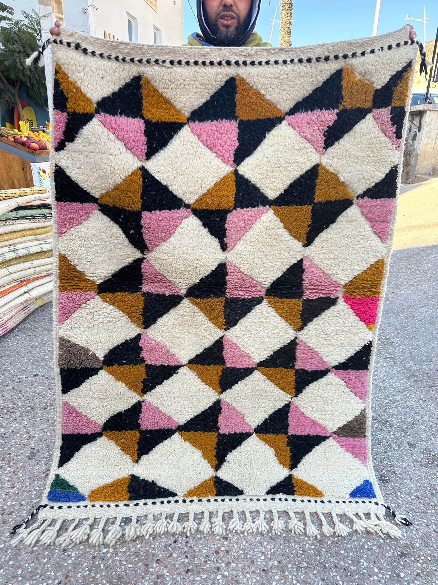 Handmade Azilal Rug, size 150 x 100 cm (4.92 x 3.28 ft)
