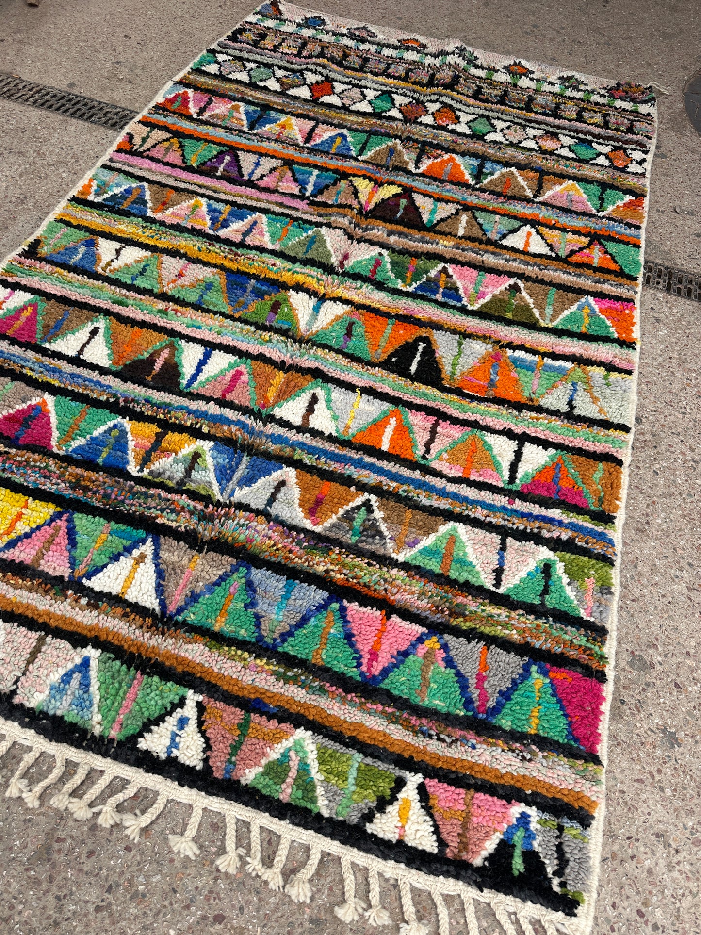 Handmade Beni Ouarain, size 250 x 150 cm || 8.2 x 4.92 ft
