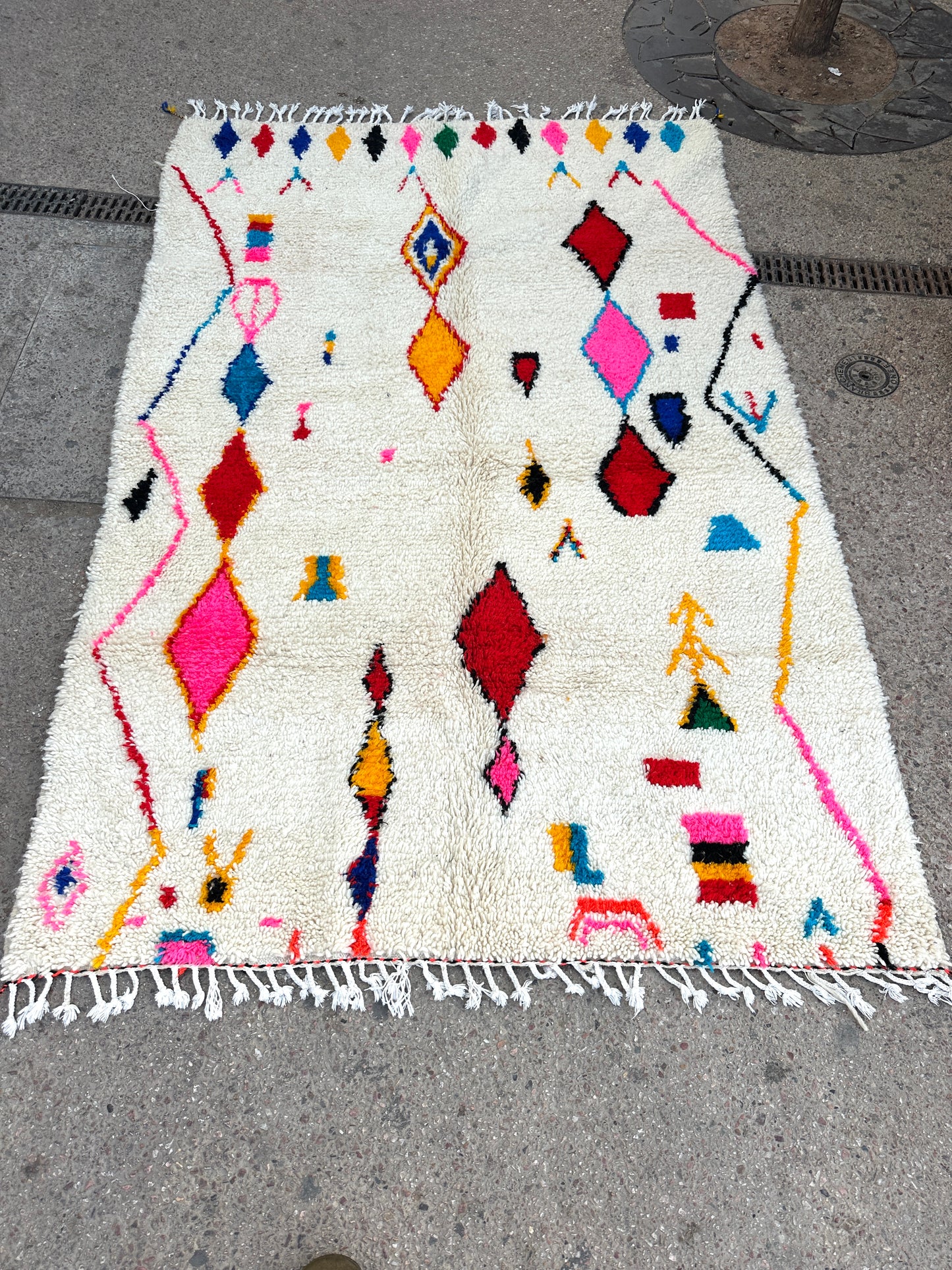 Handmade Azilal Rug, size 250 x 150 cm || 8.2 x 4.92 ft