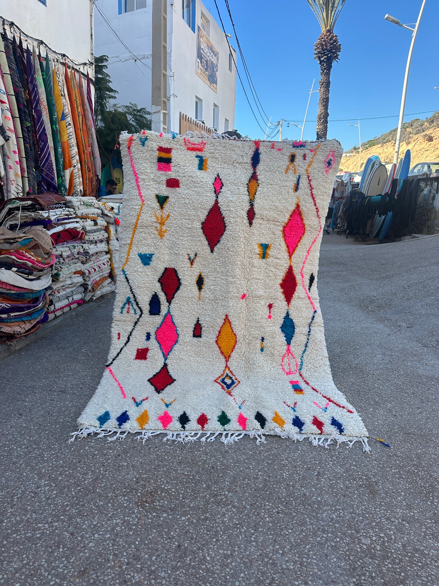 Handmade Azilal Rug, size 250 x 150 cm || 8.2 x 4.92 ft