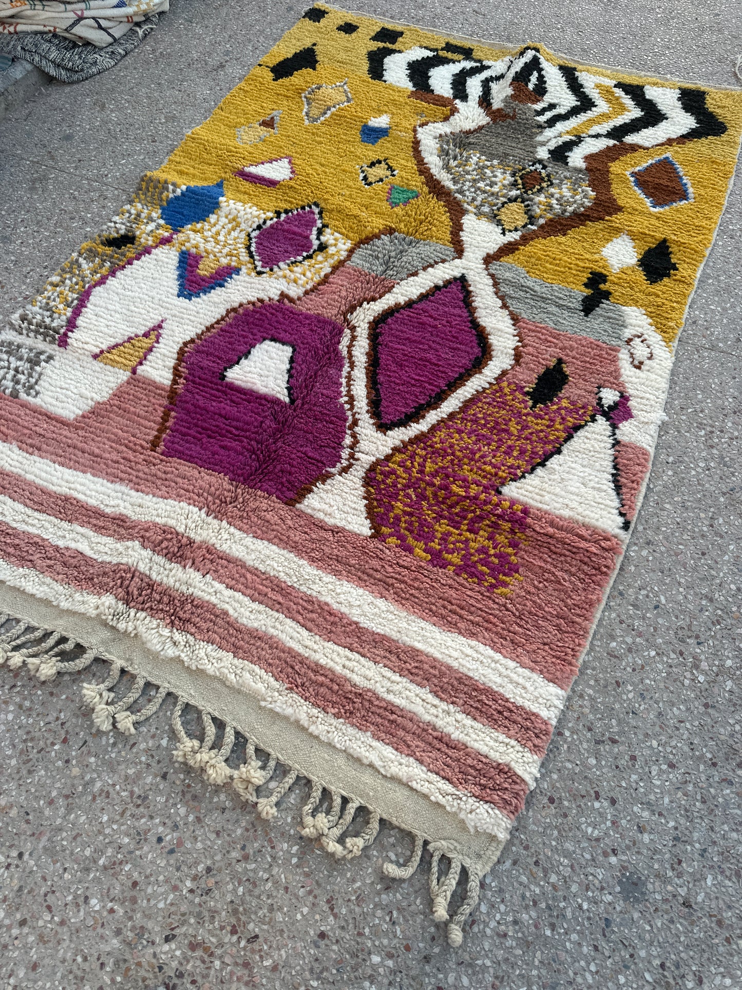 Handmade Azilal Rug, size 250 x 150 cm || 8.2 x 4.92 ft