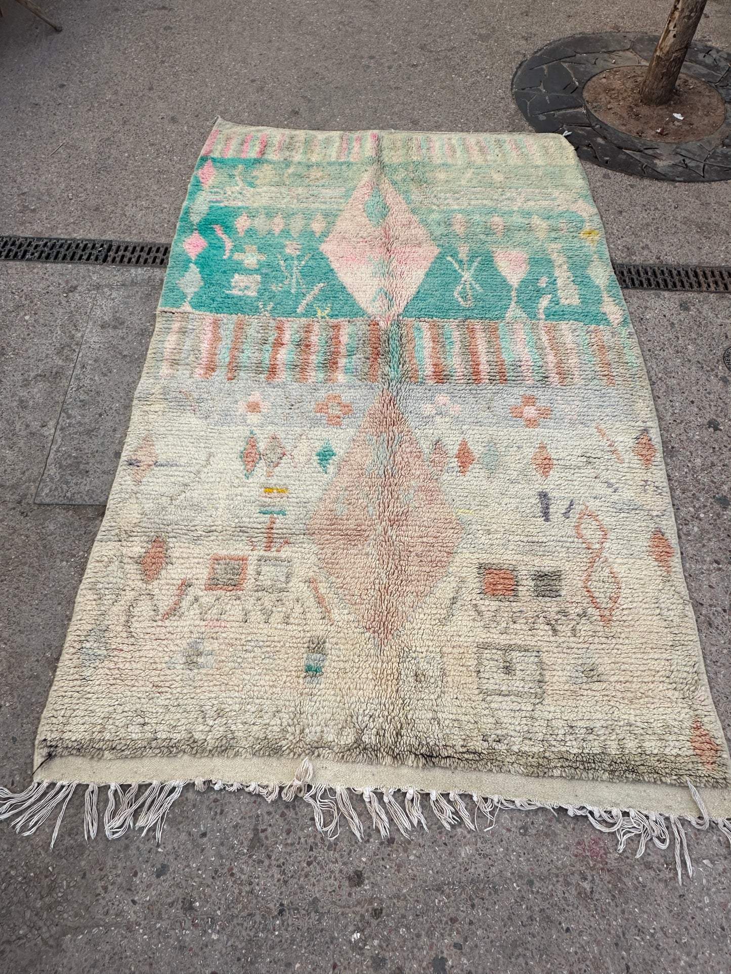 Handmade Azilal Rug, size 250 x 150 cm || 8.2 x 4.92 ft