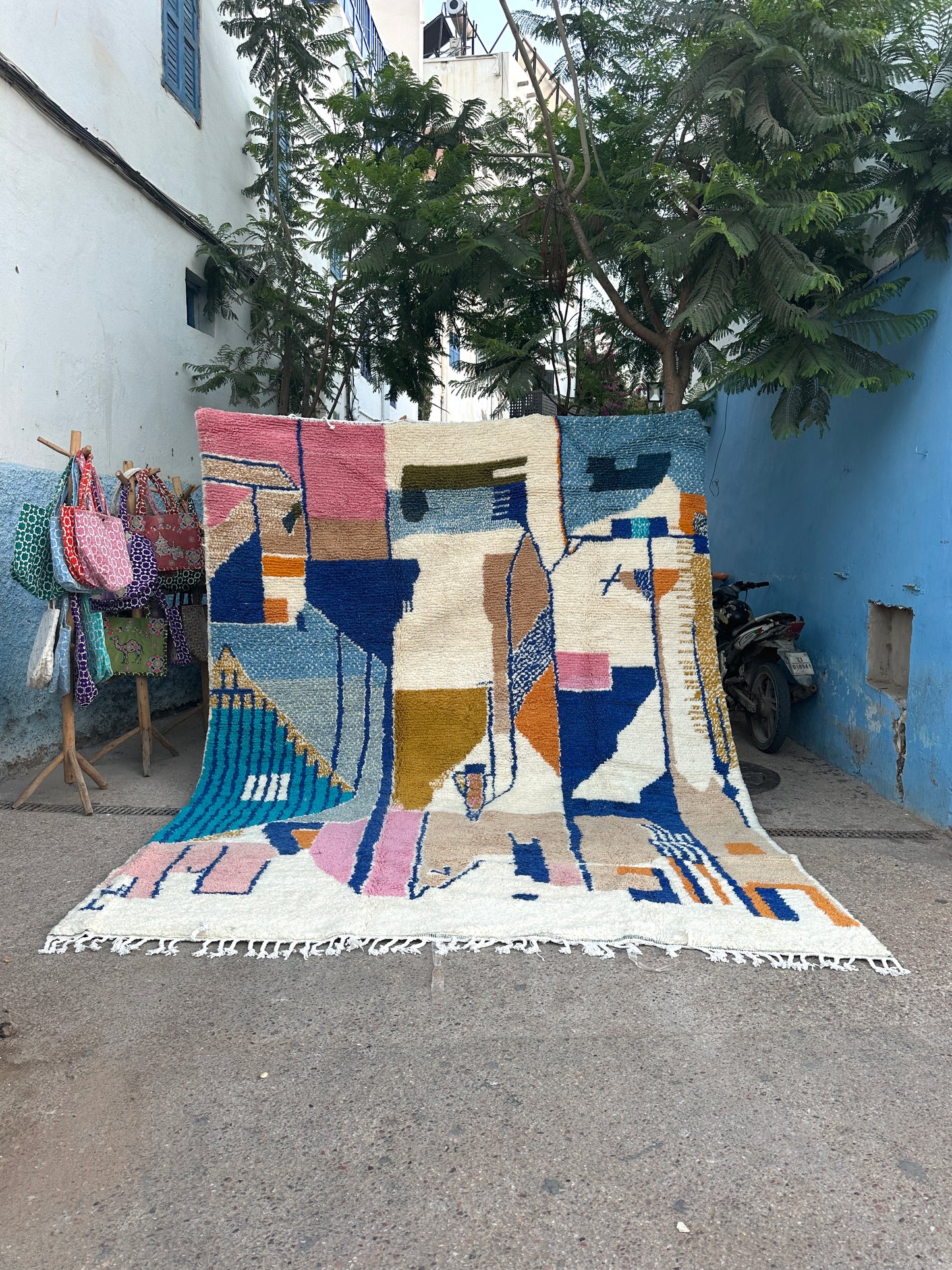 Handmade Beni Ouarain, size 350 x 250 cm ||
