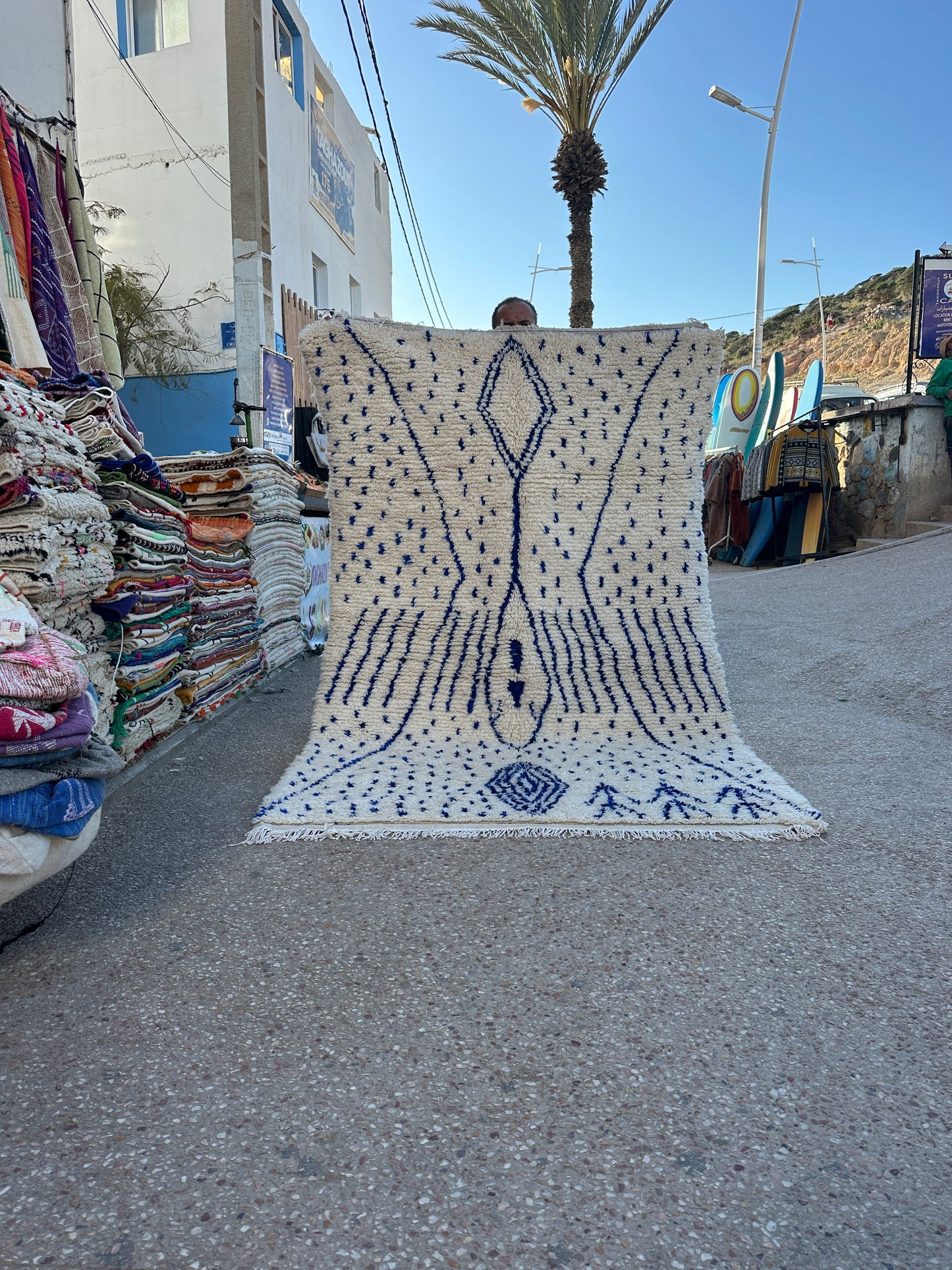 Handmade Azilal Rug, size 250 x 150 cm || 8.2 x 4.92 ft