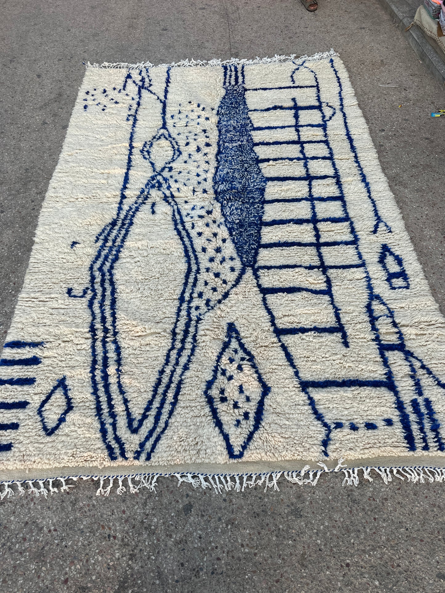 Handmade Azilal Rug, size 300 x 200 cm || 9.84 x 6.56 ft