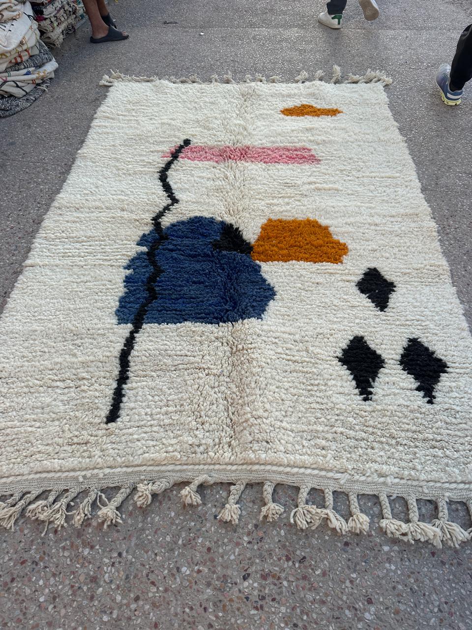 Handmade Beni Ouarain, size 250 x 150 cm || 8.2 x 4.92 ft