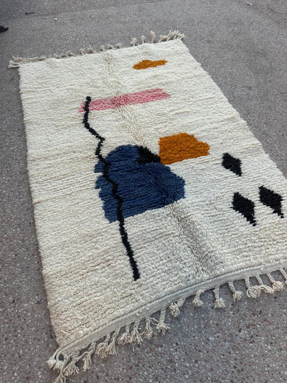 Handmade Beni Ouarain, size 250 x 150 cm || 8.2 x 4.92 ft