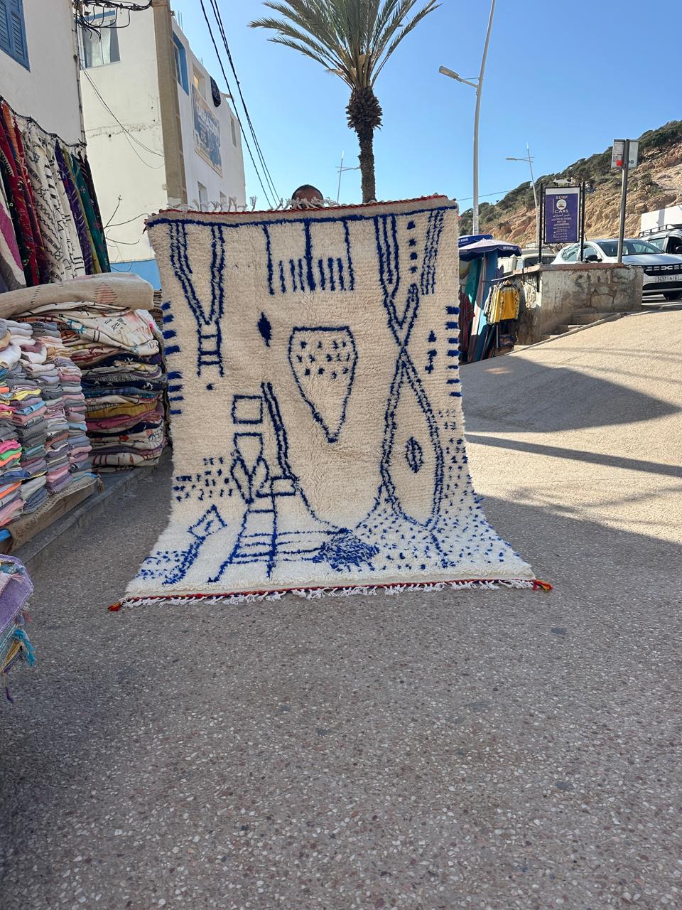 Handmade Azilal Rug, size 250 x 150 cm || 8.2 x 4.92 ft