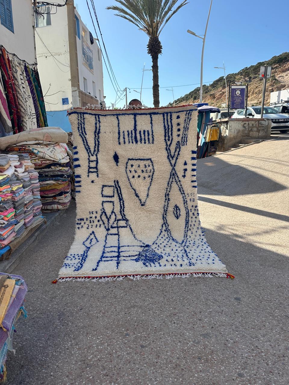 Handmade Azilal Rug, size 250 x 150 cm || 8.2 x 4.92 ft