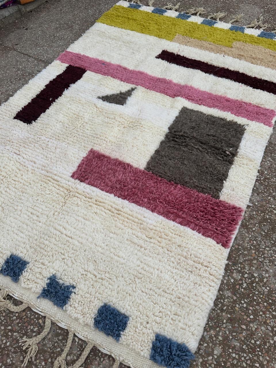 Handmade Azilal Rug, size 250 x 150 cm || 8.2 x 4.92 ft
