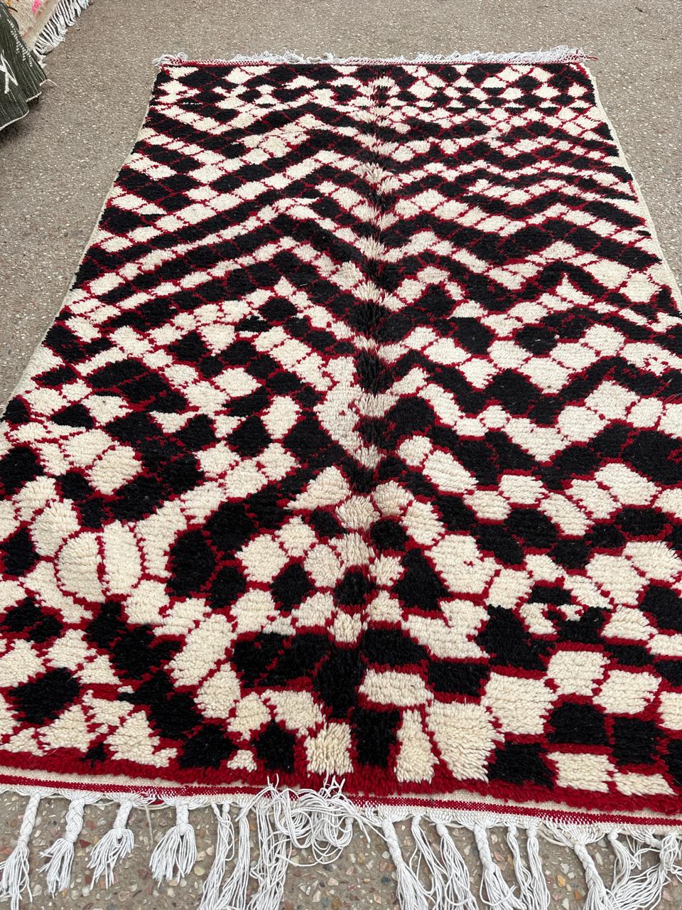 Handmade Azilal Rug, size 250 x 150 cm || 8.2 x 4.92 ft