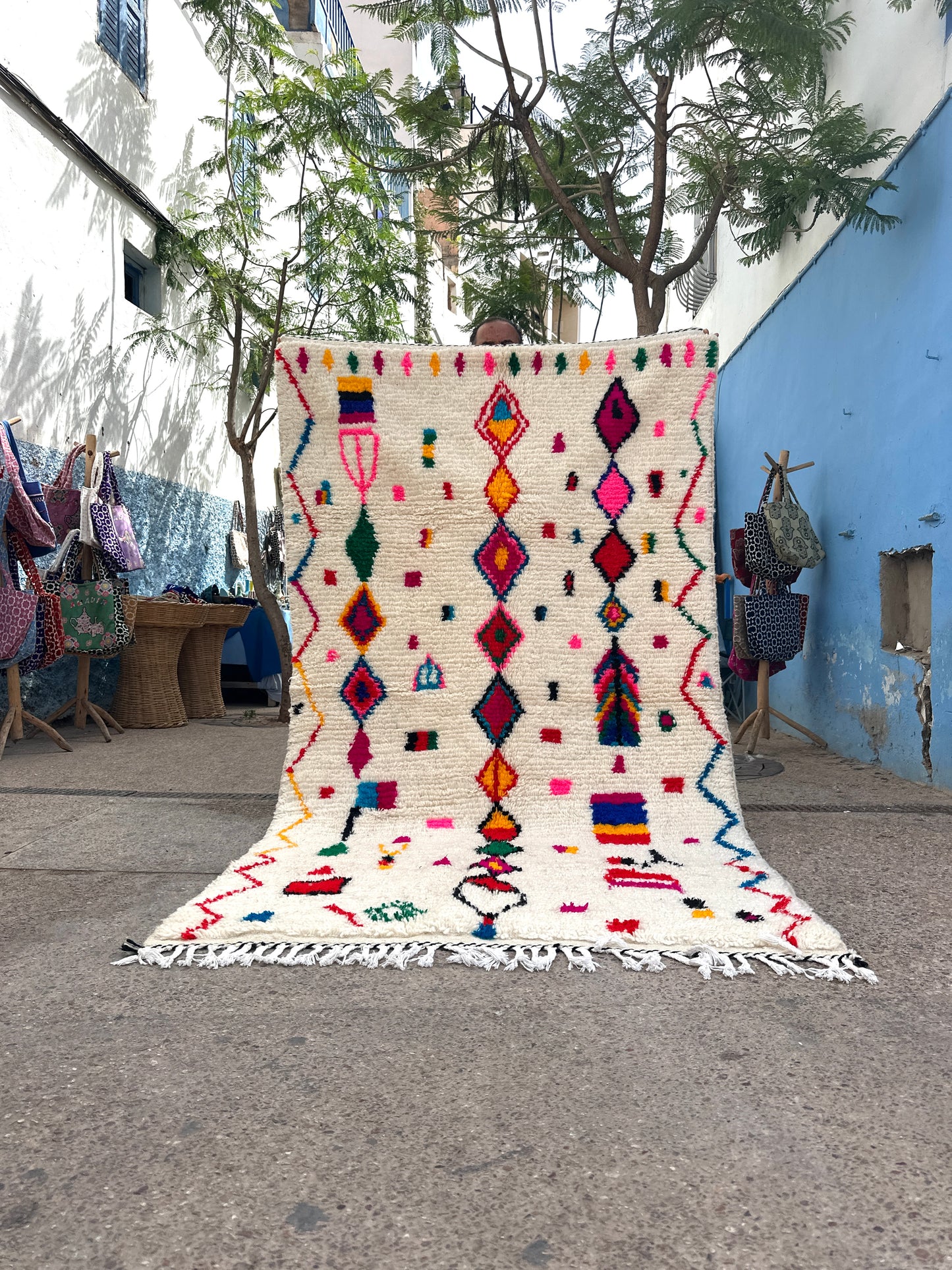 Handmade Azilal Rug, size 250 x 150 cm || 8.2 x 4.92 ft