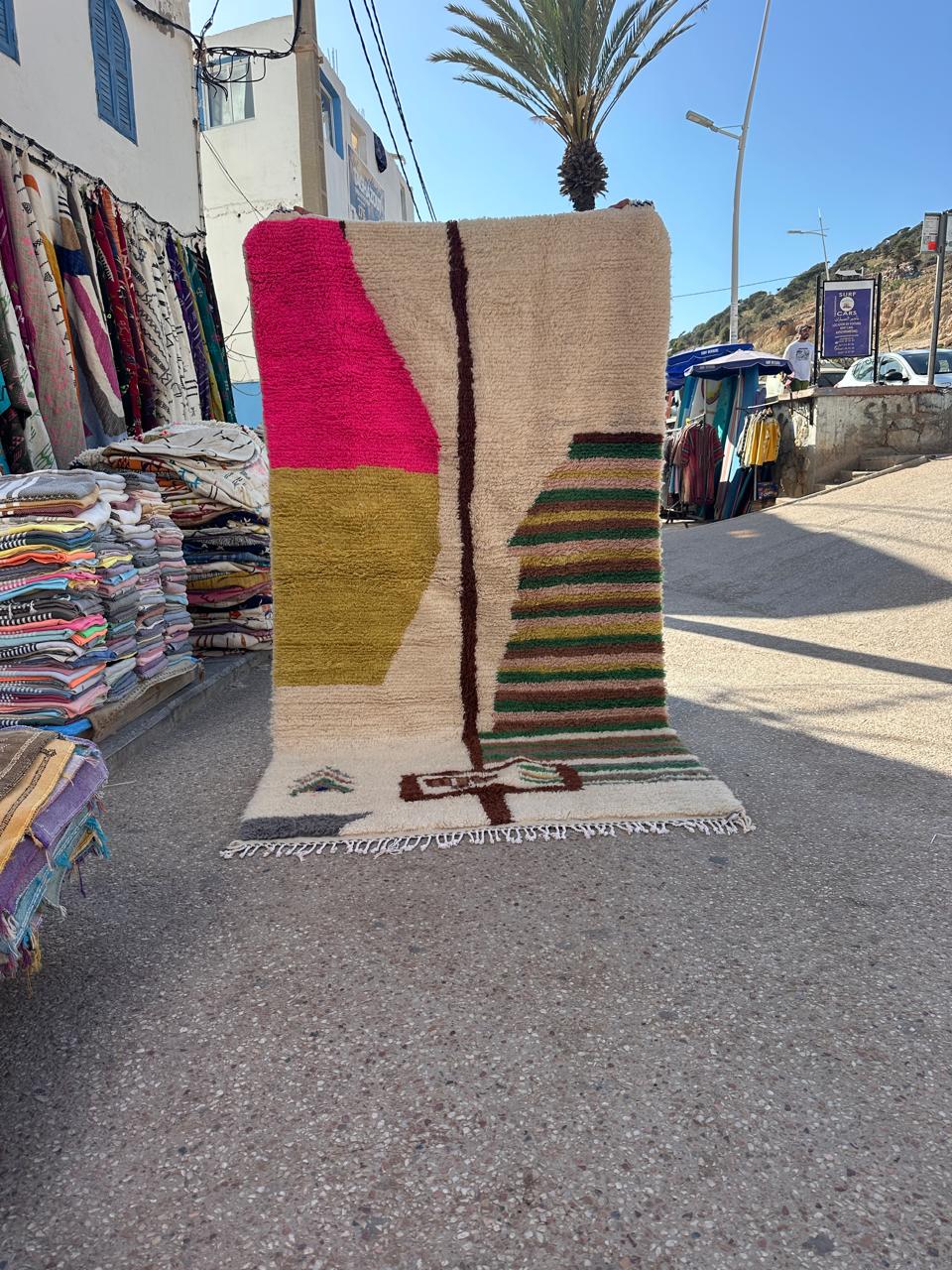 Handmade Azilal Rug, size 250 x 150 cm || 8.2 x 4.92 ft