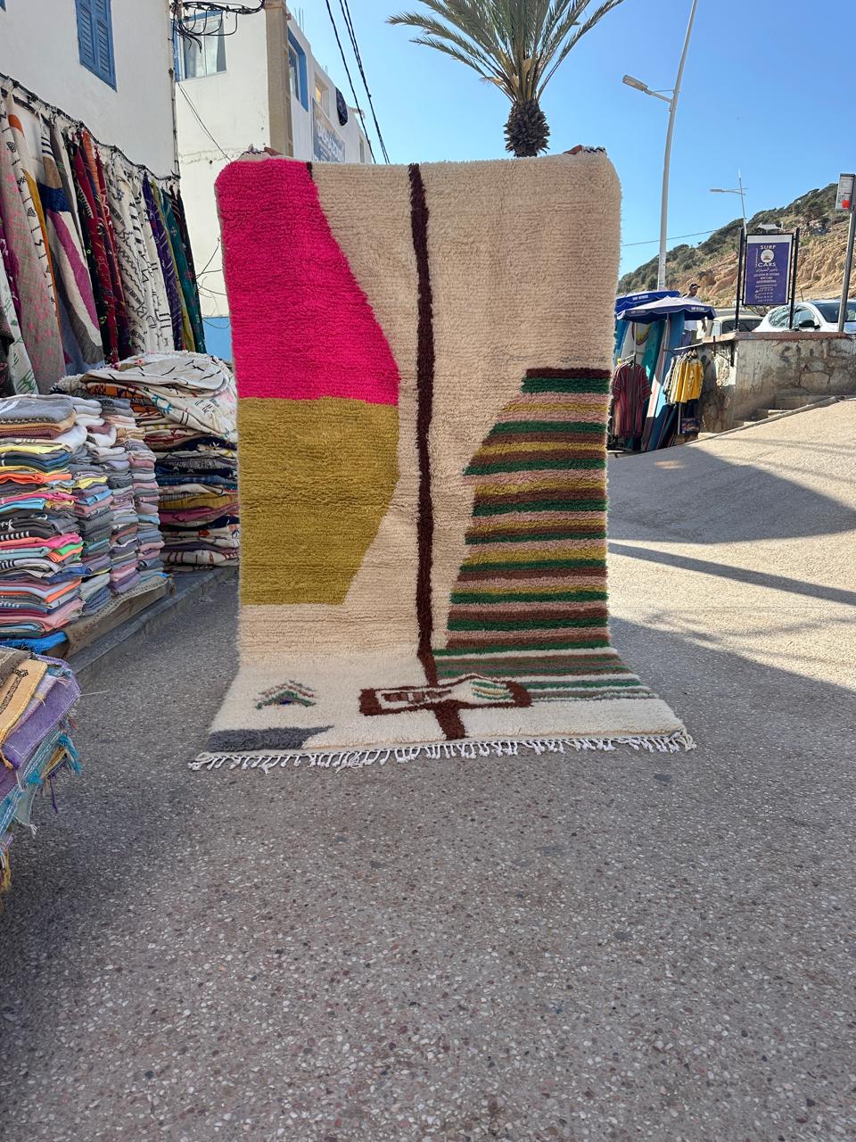 Handmade Azilal Rug, size 250 x 150 cm || 8.2 x 4.92 ft