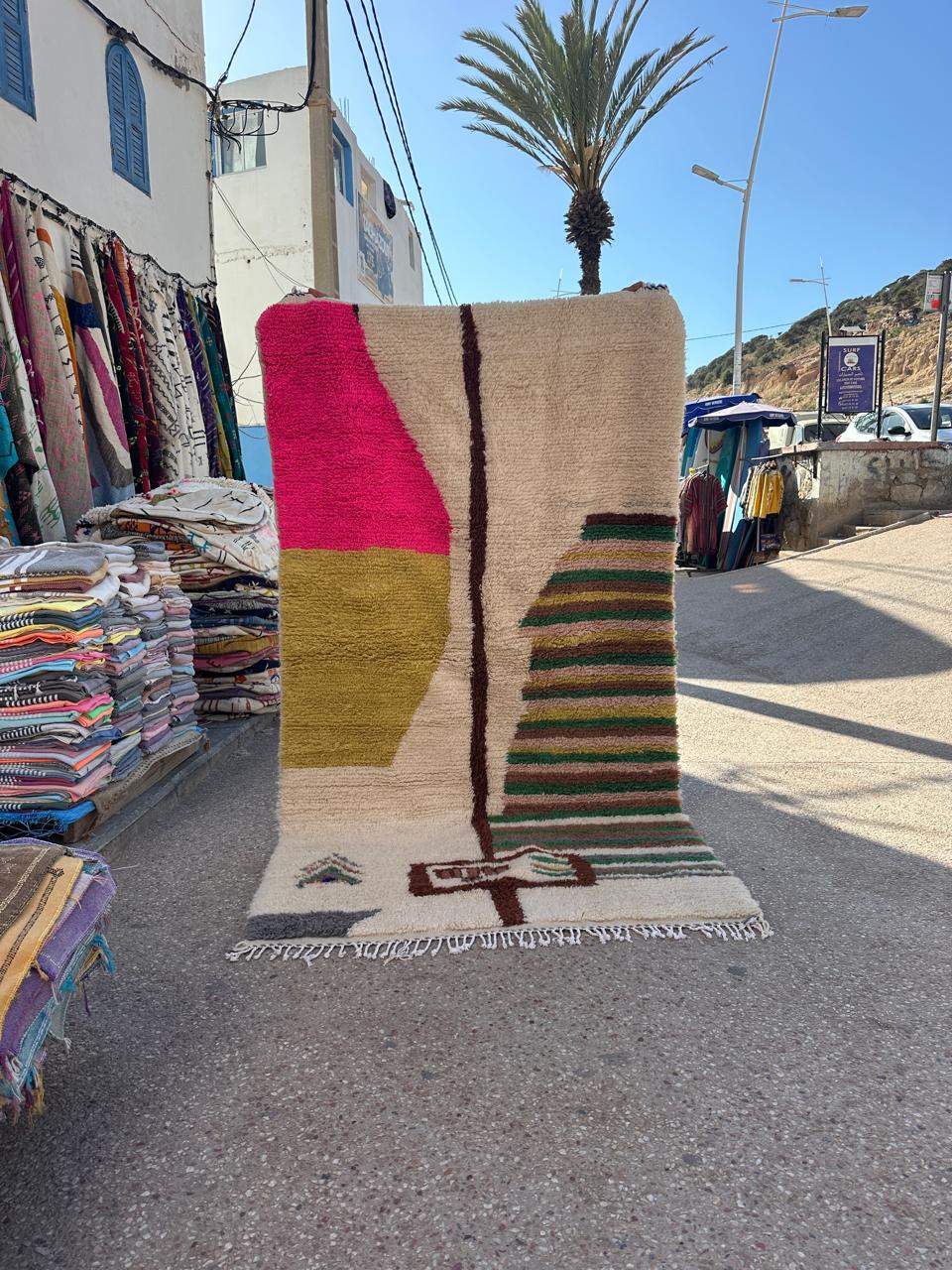 Handmade Azilal Rug, size 250 x 150 cm || 8.2 x 4.92 ft