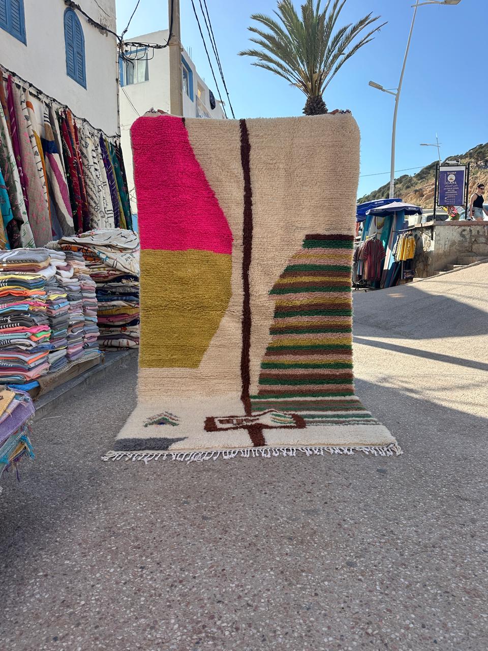 Handmade Azilal Rug, size 250 x 150 cm || 8.2 x 4.92 ft