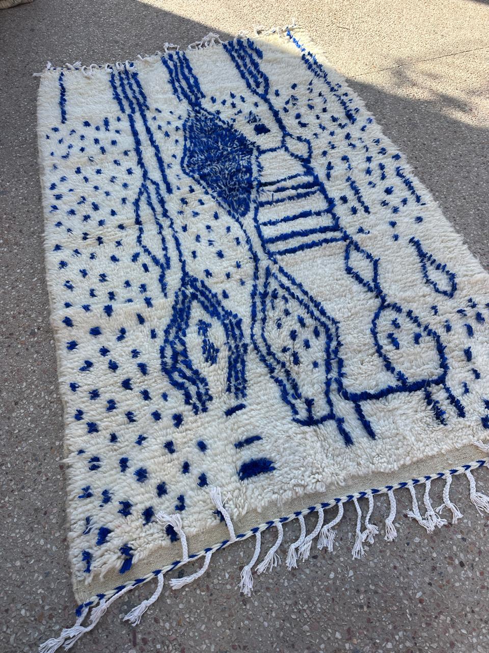 Handmade Azilal Rug, size 250 x 150 cm || 8.2 x 4.92 ft