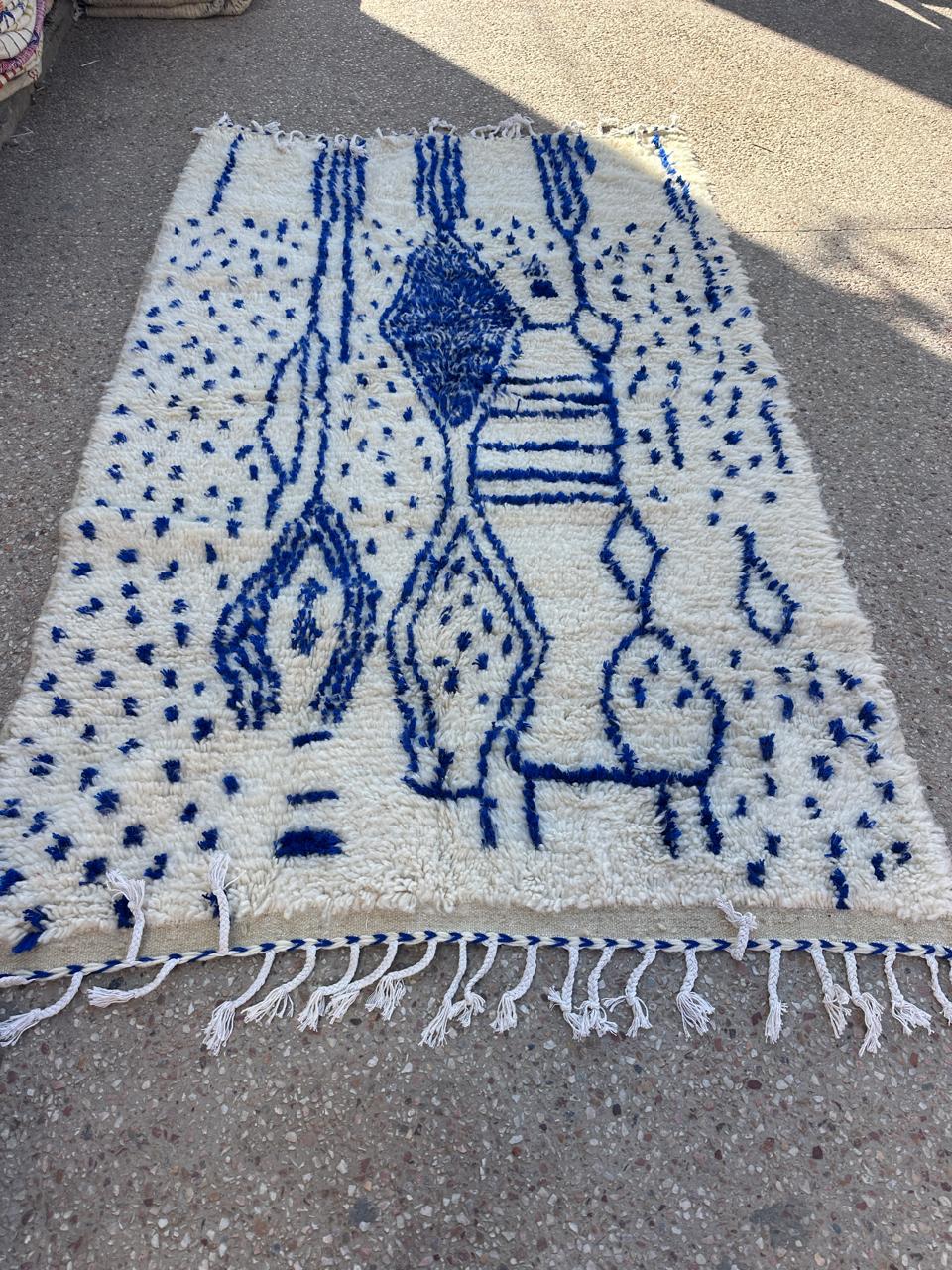 Handmade Azilal Rug, size 250 x 150 cm || 8.2 x 4.92 ft