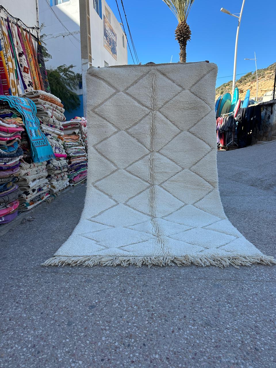 Beni Ouarain  Rug, size 250 x 150 cm || 8.2 x 4.92 ft