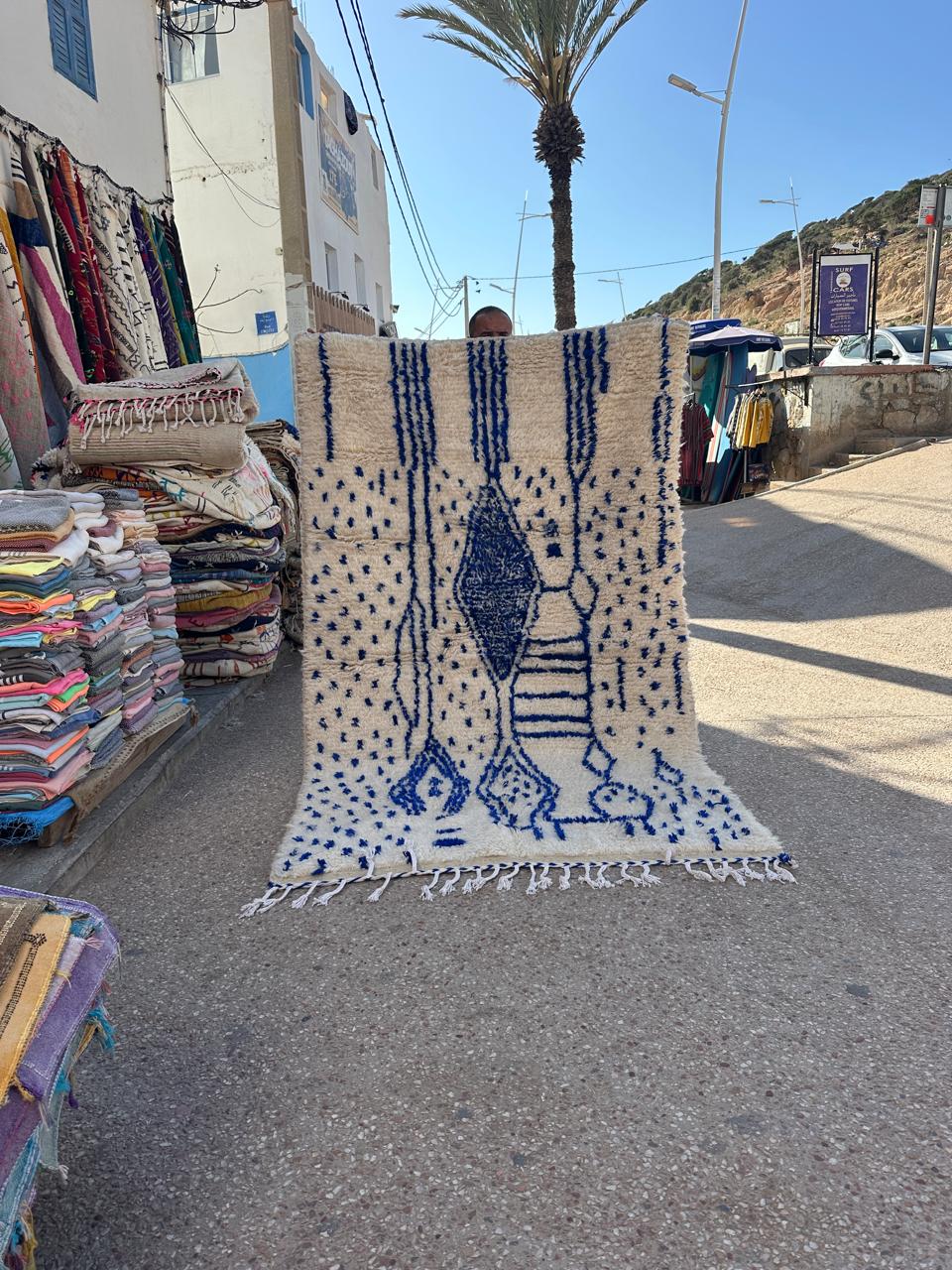 Handmade Azilal Rug, size 250 x 150 cm || 8.2 x 4.92 ft