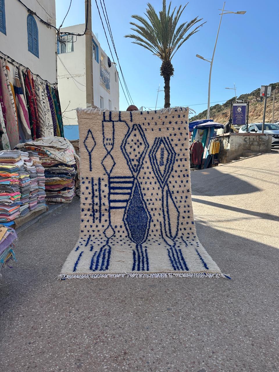 Handmade Azilal Rug, size 250 x 150 cm || 8.2 x 4.92 ft