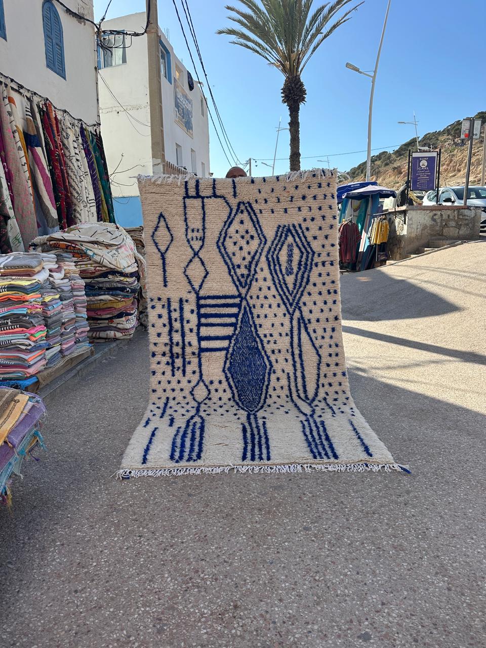 Handmade Azilal Rug, size 250 x 150 cm || 8.2 x 4.92 ft