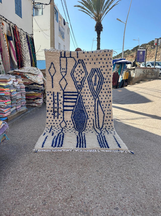 Handmade Azilal Rug, size 250 x 150 cm || 8.2 x 4.92 ft