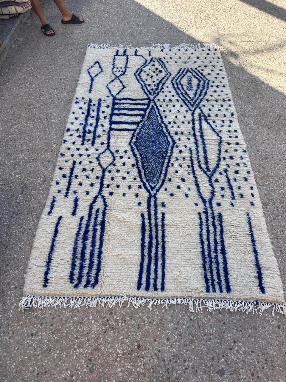 Handmade Azilal Rug, size 250 x 150 cm || 8.2 x 4.92 ft