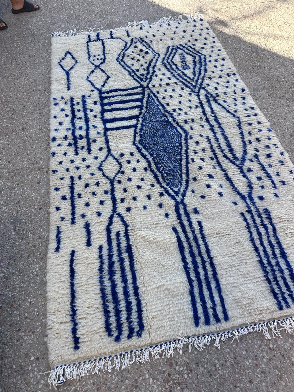 Handmade Azilal Rug, size 250 x 150 cm || 8.2 x 4.92 ft