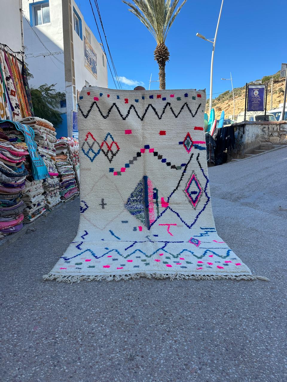 Handmade Azilal Rug, size 250 x 150 cm || 8.2 x 4.92 ft