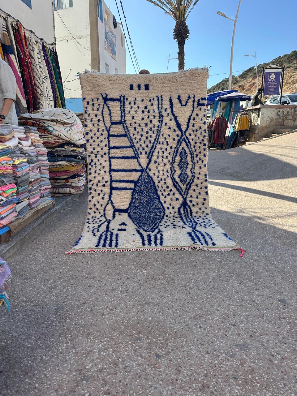 Handmade Azilal Rug, size 250 x 150 cm || 8.2 x 4.92 ft