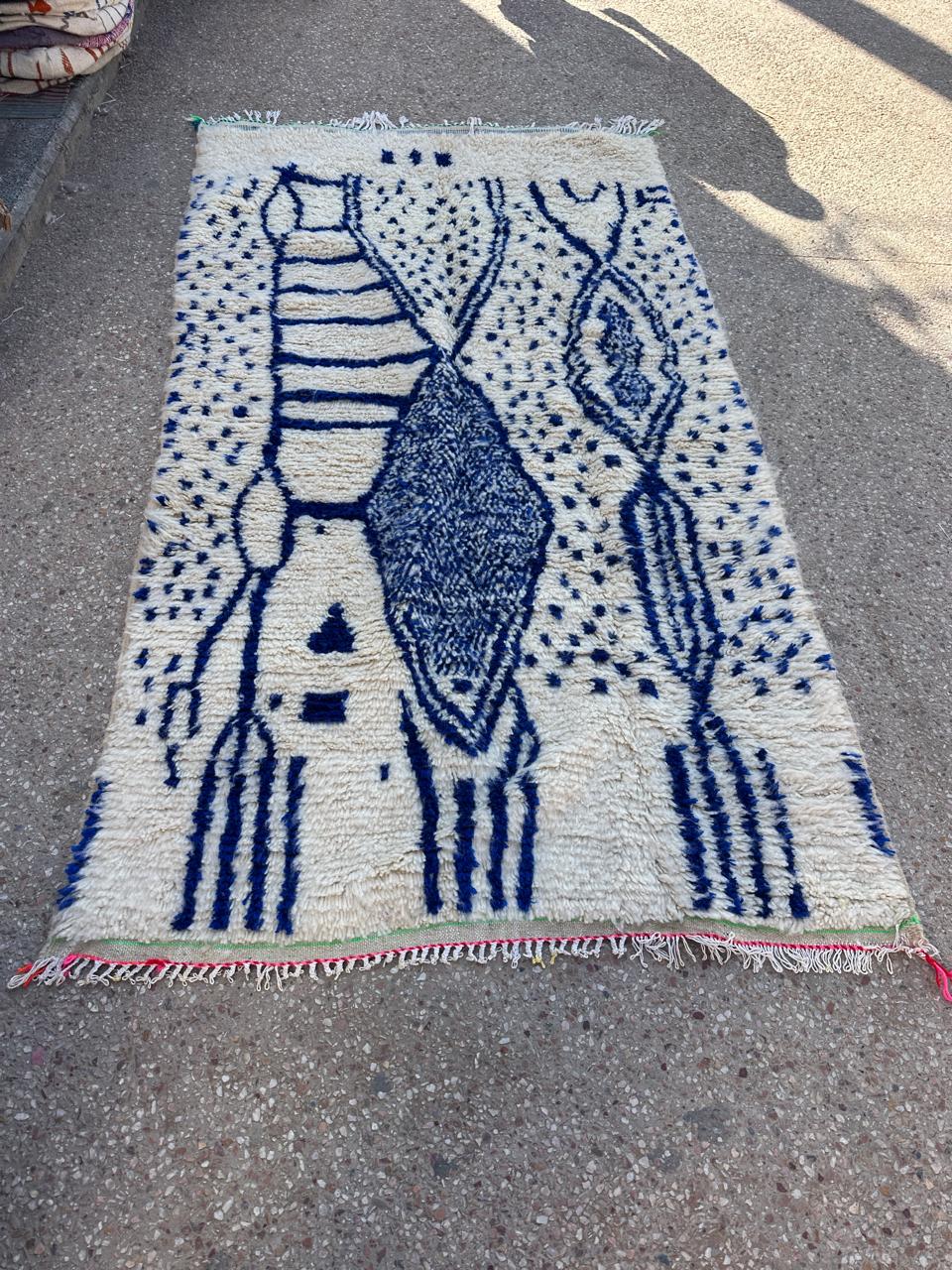 Handmade Azilal Rug, size 250 x 150 cm || 8.2 x 4.92 ft