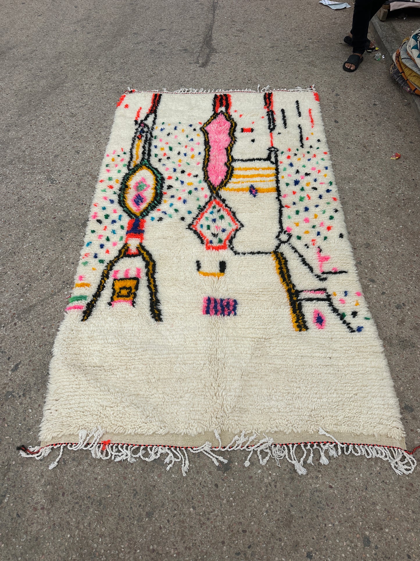 Handmade Azilal Rug, size 250 x 150 cm || 8.2 x 4.92 ft