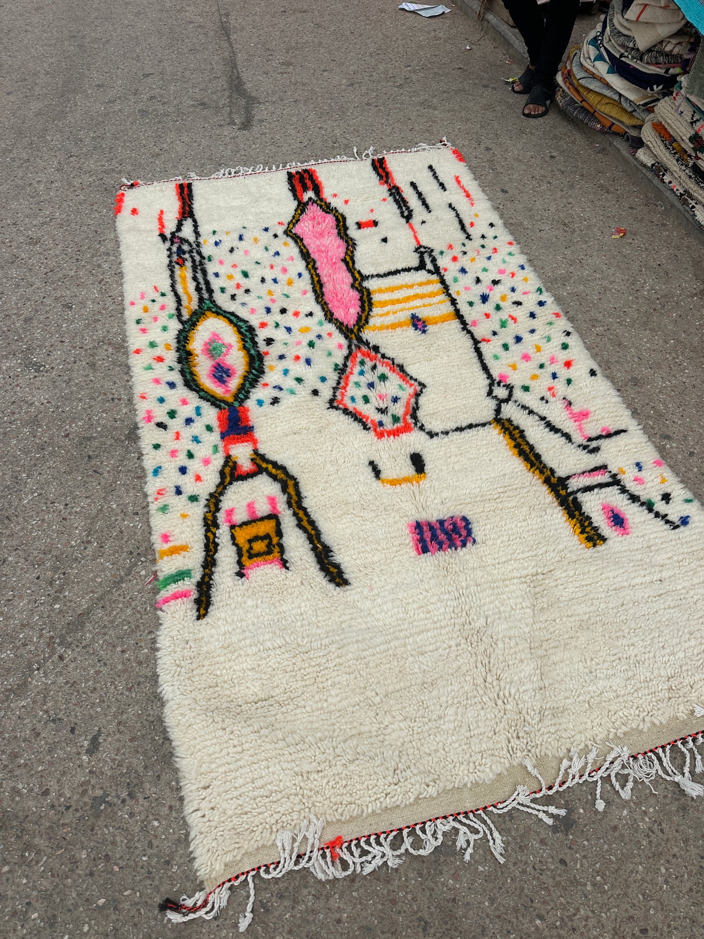 Handmade Azilal Rug, size 250 x 150 cm || 8.2 x 4.92 ft