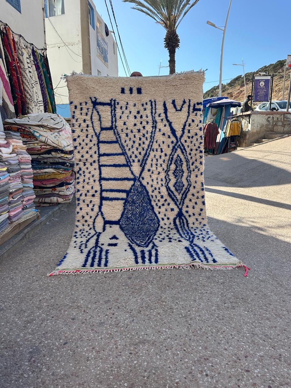 Handmade Azilal Rug, size 250 x 150 cm || 8.2 x 4.92 ft