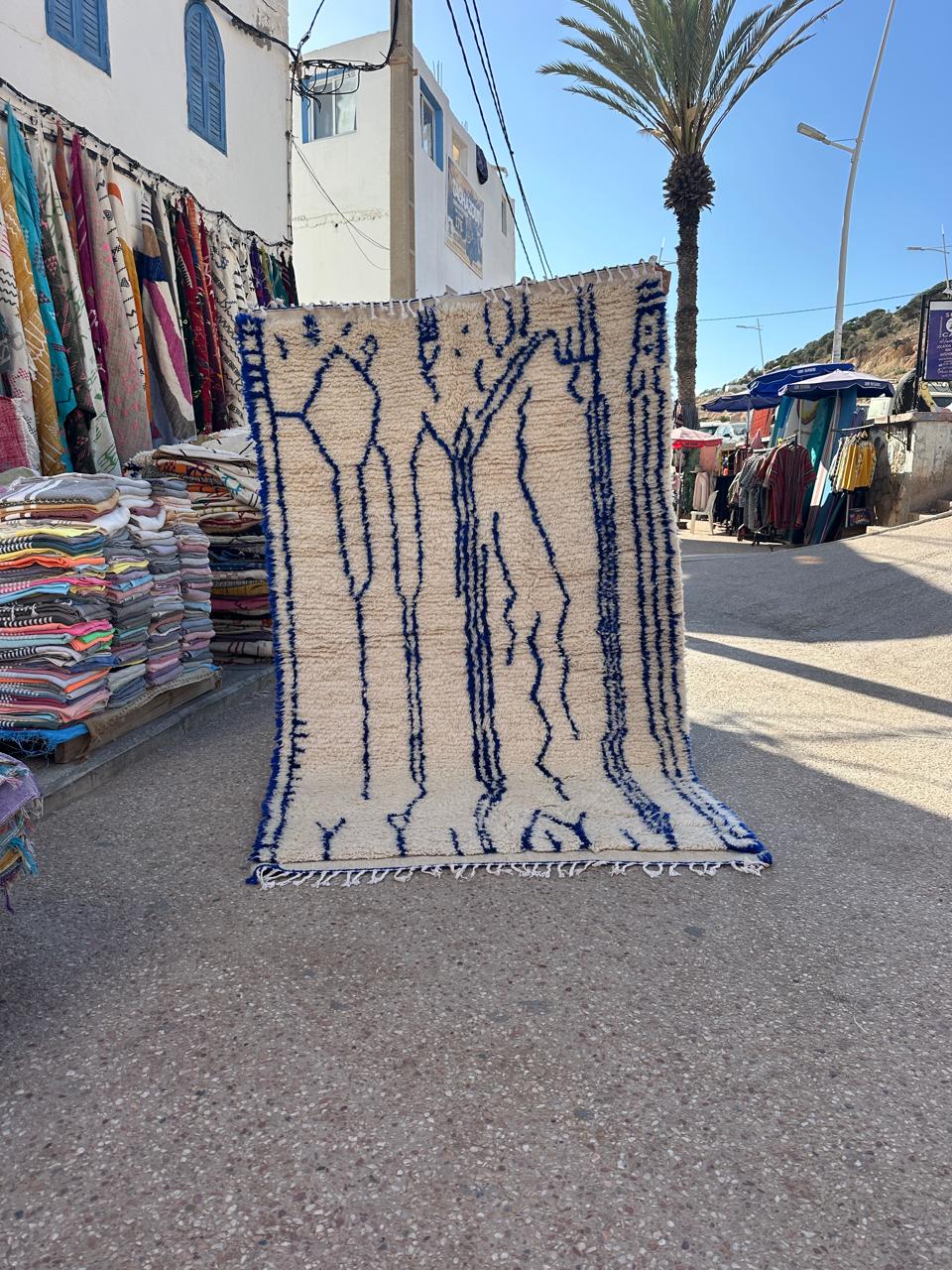 Handmade Azilal Rug, size 250 x 150 cm || 8.2 x 4.92 ft